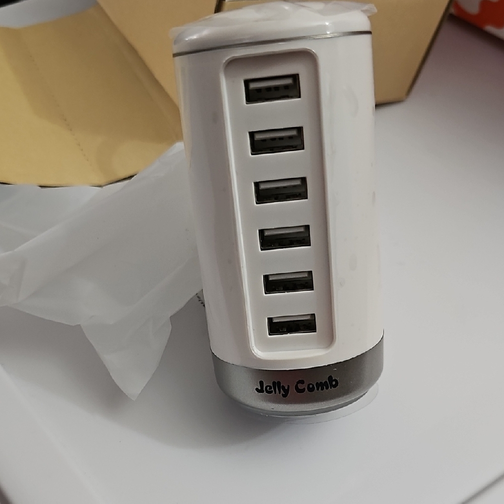 Jelly Comb White USB Charging Tower